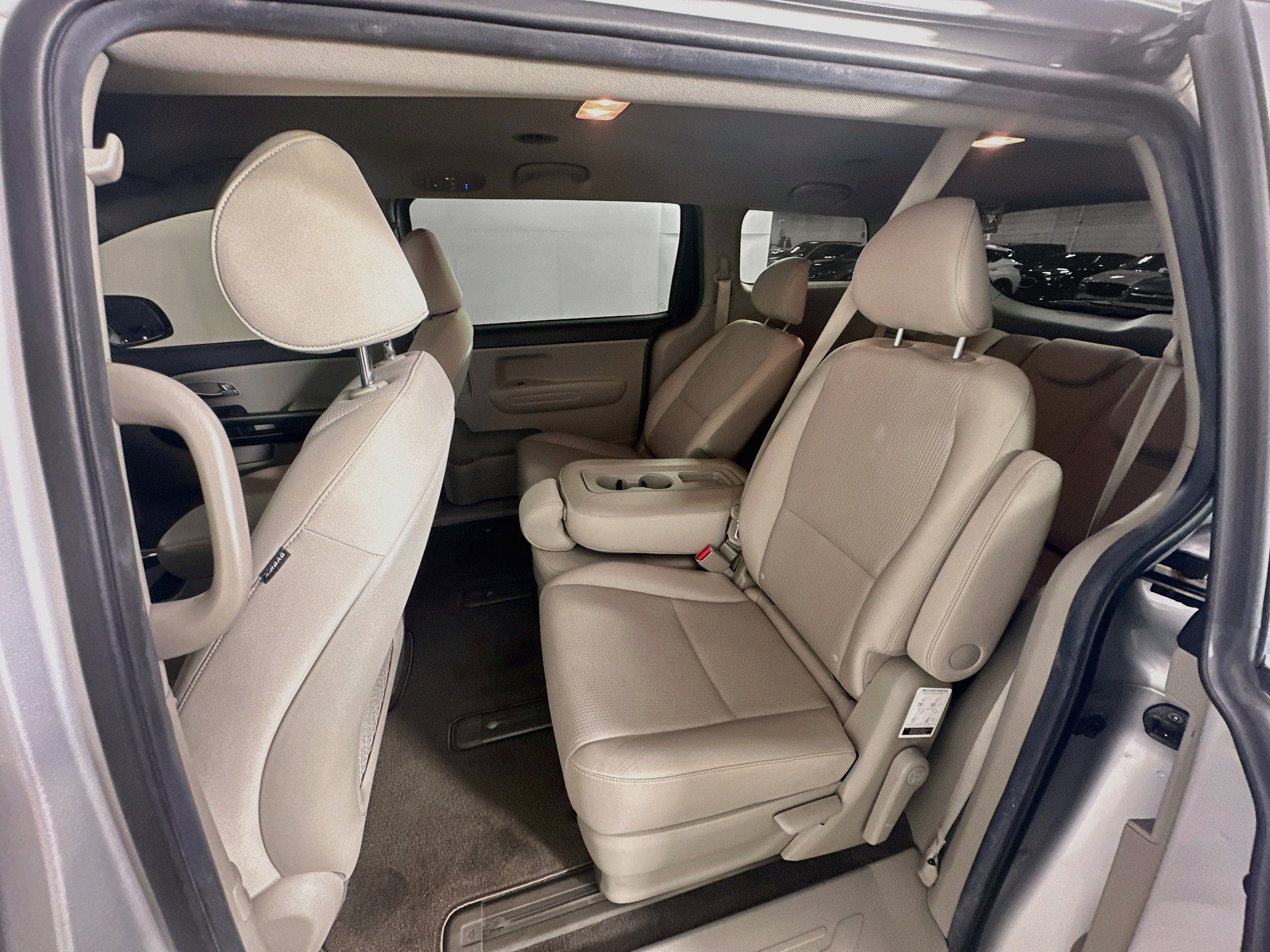 Used 2020 Kia Sedona LX FWD image 26