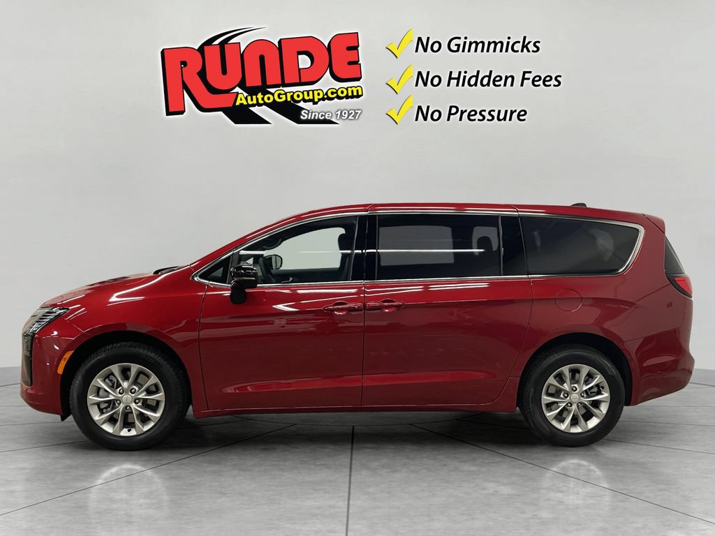 New 2027 Chrysler Pacifica Select w/ Family Tech Group AWD/4WD image 2