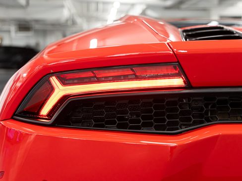 Used 2017 Lamborghini Huracan LP 610-4 AWD/4WD image 10