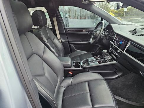 Used 2023 Porsche Macan image 11