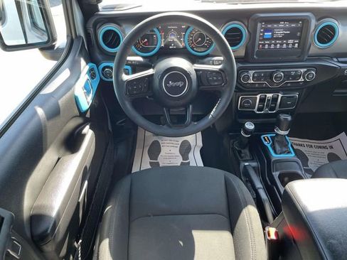 Used 2023 Jeep Gladiator Sport AWD/4WD image 11