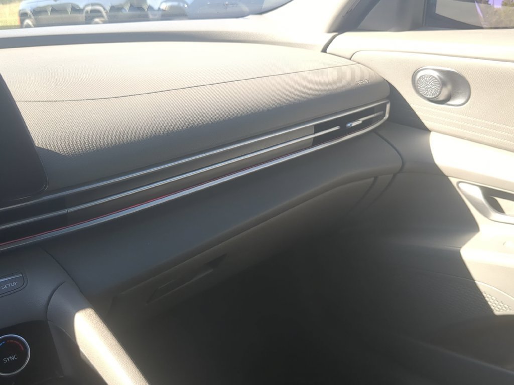 Used 2024 Hyundai Elantra SEL FWD image 21
