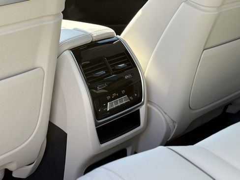 Used 2025 BMW X7 M60i image 22