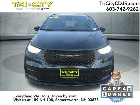 Used 2025 Chrysler Pacifica Limited image 8