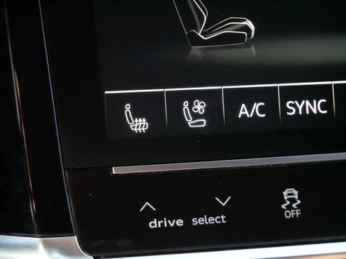 Used 2021 Audi e-tron Premium Plus w/ Premium Plus Package AWD/4WD image 27