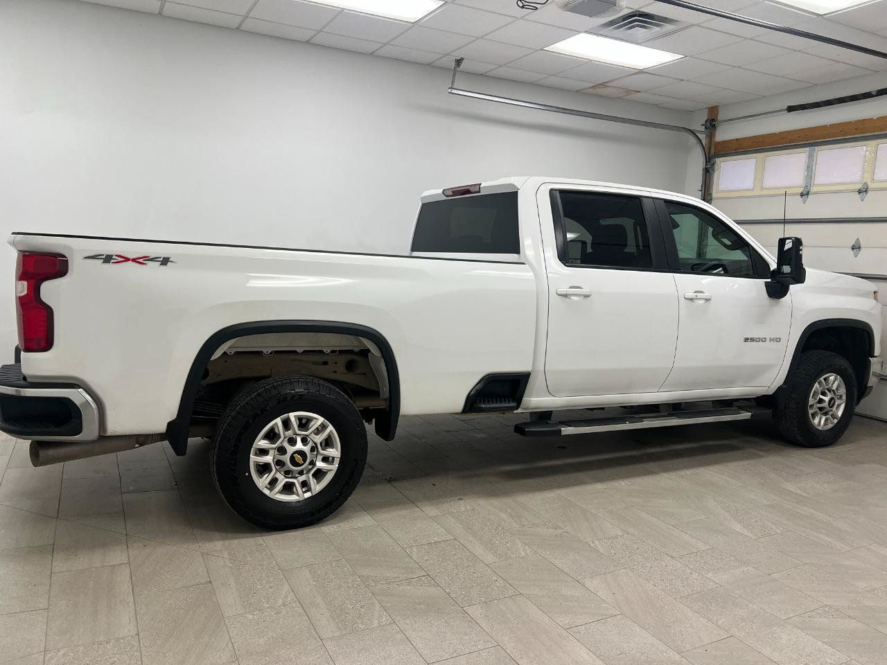 Used 2025 Chevrolet Silverado 2500 LT w/ Convenience Package AWD/4WD image 3