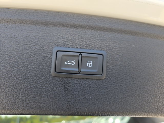 Used 2023 Audi Q5 Premium AWD/4WD image 16