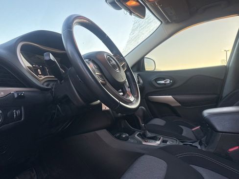 Used 2018 Jeep Cherokee Latitude w/ Altitude Package image 37