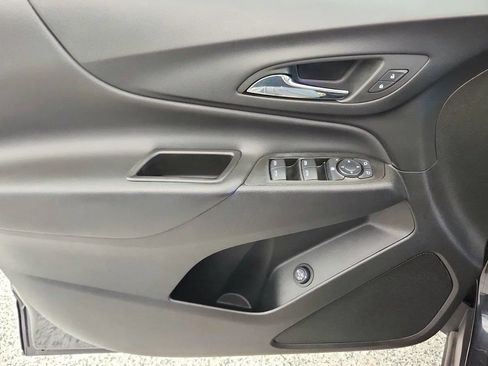 Used 2022 Chevrolet Equinox LT FWD image 23