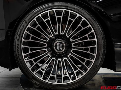 Used 2024 Rolls-Royce Phantom Sedan image 20