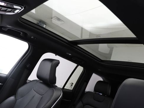 Used 2023 Jeep Grand Cherokee Overland w/ Luxury Tech Group IV image 17