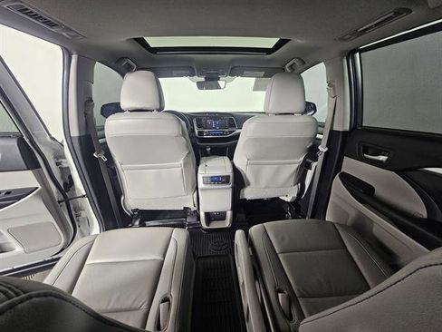 Used 2019 Toyota Highlander XLE image 47