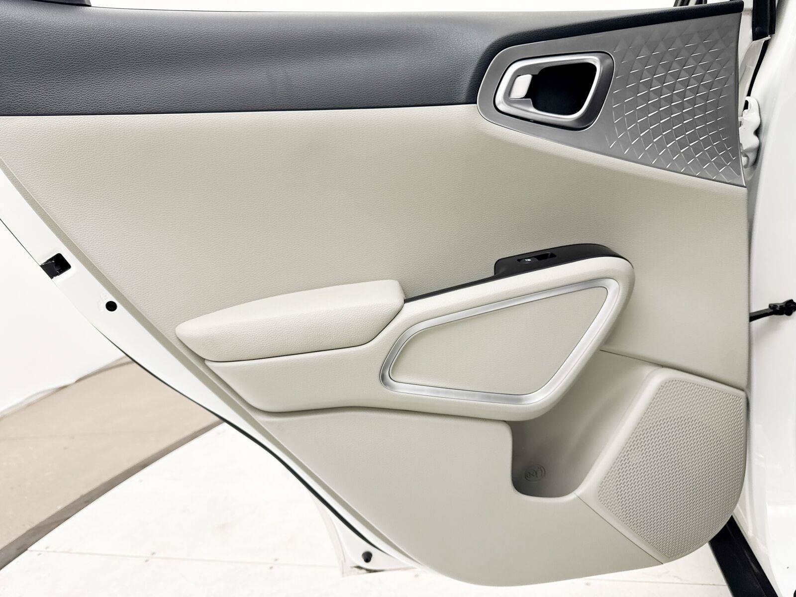 Used 2025 Kia Soul LX w/ LX Technology Package FWD image 28