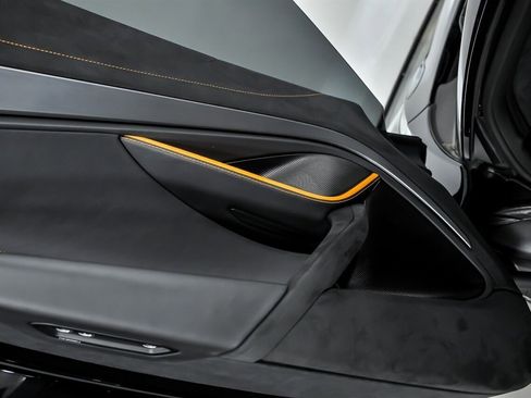 Used 2024 McLaren 750S Spider RWD image 19