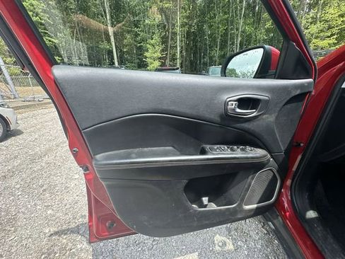 Used 2019 Jeep Compass Latitude w/ Popular Equipment Group AWD/4WD image 22