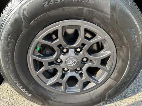 Used 2018 Toyota Tacoma SR5 image 26