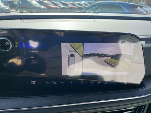 New 2025 Chevrolet Suburban Premier image 31