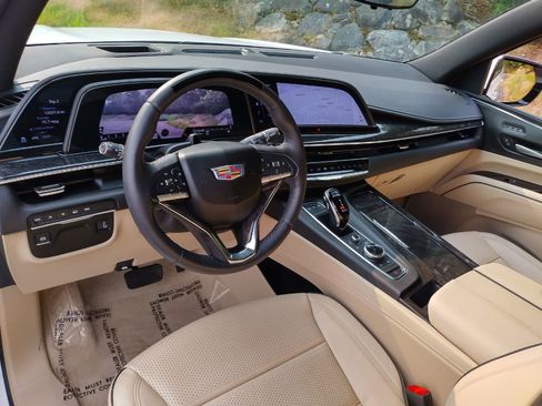 Certified 2024 Cadillac Escalade ESV Premium Luxury image 13