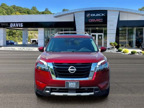 Used 2024 Nissan Pathfinder Platinum AWD/4WD image 2