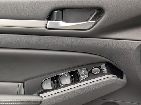 New 2025 Nissan Altima 2.5 SL image 12