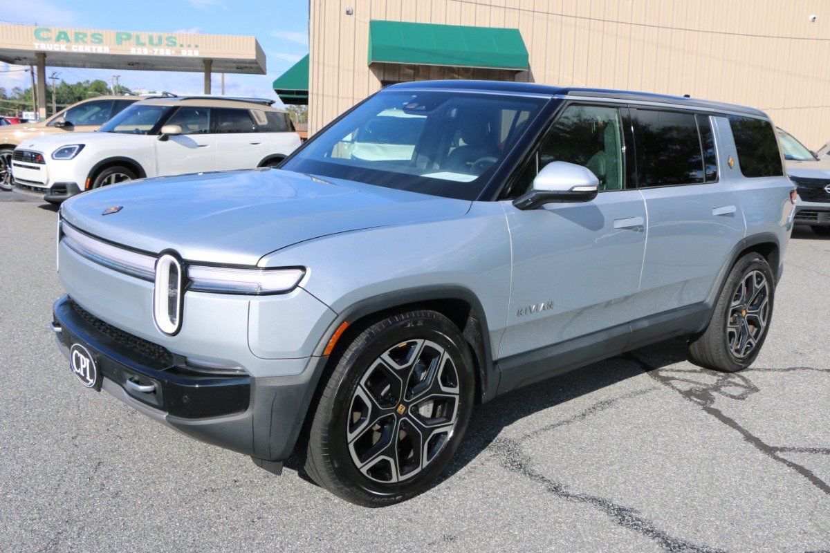Used 2025 Rivian R1S Adventure Dual AWD/4WD image 1