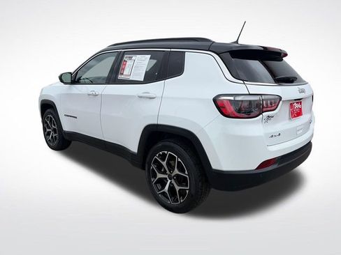 Used 2025 Jeep Compass Limited AWD/4WD image 4