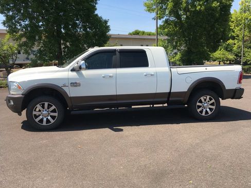 Used 2018 RAM 2500 Longhorn w/ Convenience Group AWD/4WD image 3