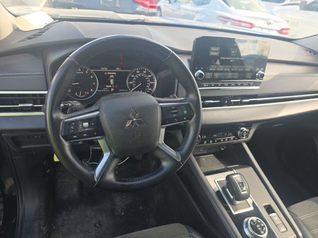Used 2024 Mitsubishi Outlander SE Black Edition AWD/4WD image 6