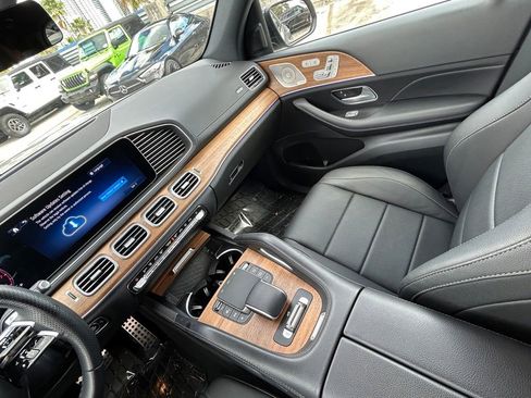 Used 2024 Mercedes-Benz GLS 450 4MATIC w/ AMG Line Exterior image 10