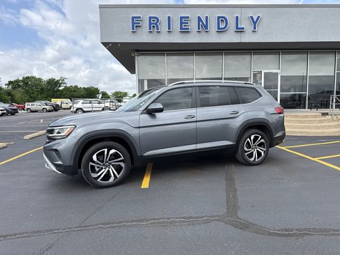 Used 2023 Volkswagen Atlas SEL AWD/4WD image 2