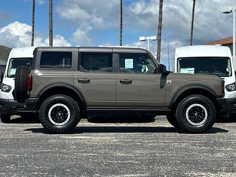 New 2026 Ford Bronco Big Bend w/ Black Diamond Package AWD/4WD image 2