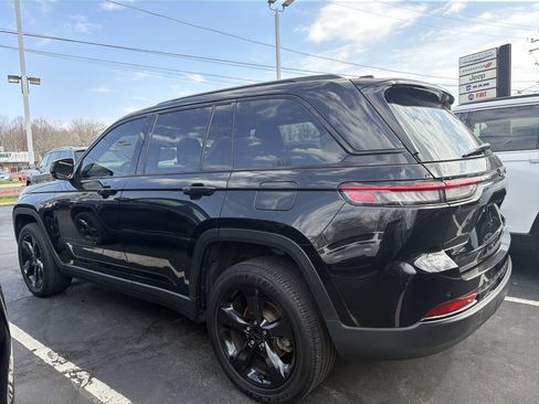 Certified 2022 Jeep Grand Cherokee Altitude AWD/4WD image 5
