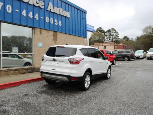 Used 2018 Ford Escape SE w/ Ford Safe & Smart Package image 4