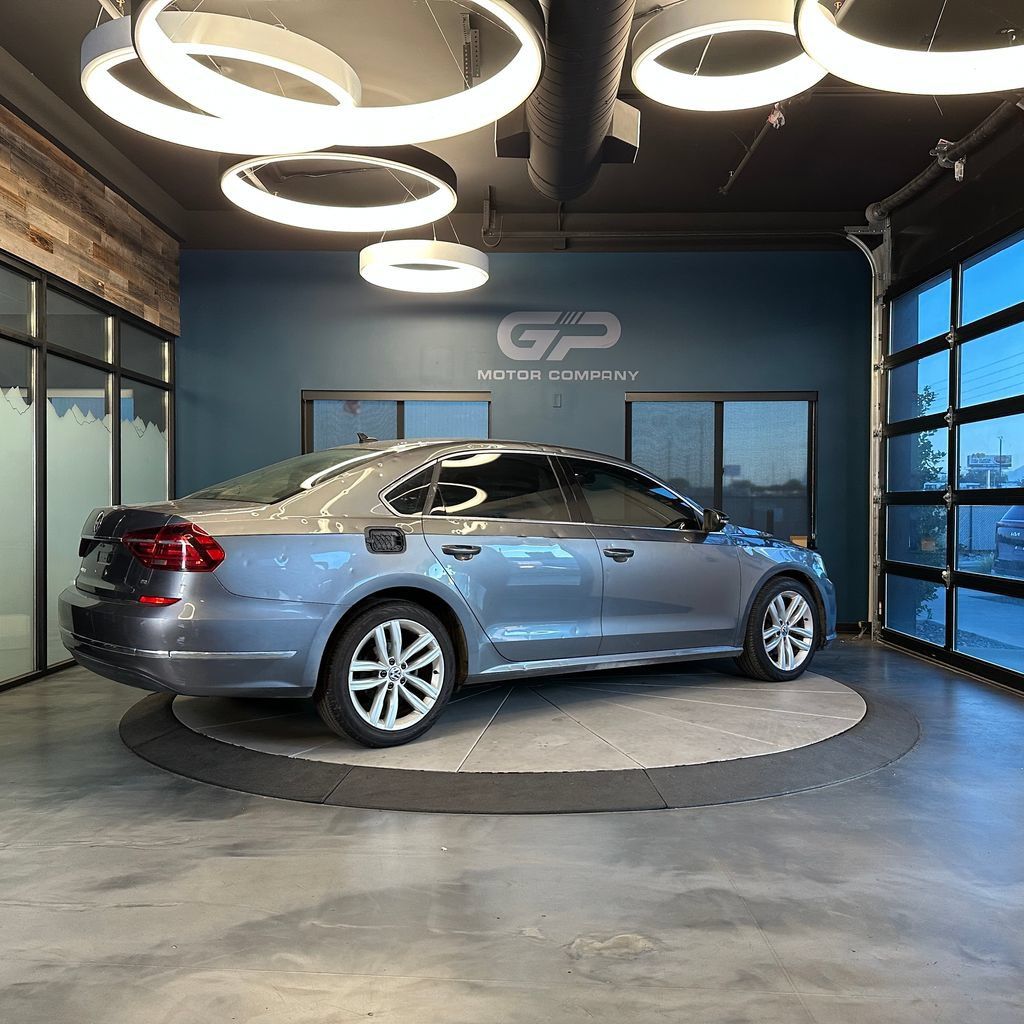 Used 2018 Volkswagen Passat 2.0T SE FWD image 3