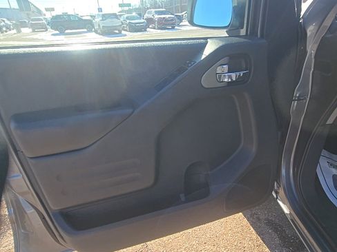 Used 2018 Nissan Frontier PRO-4X image 9