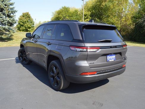 Used 2023 Jeep Grand Cherokee Altitude image 7