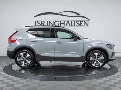 New 2026 Volvo XC40 B5 Plus w/ Protection Package Premier AWD/4WD image 4