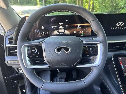 New 2026 INFINITI QX80 Luxe RWD image 13
