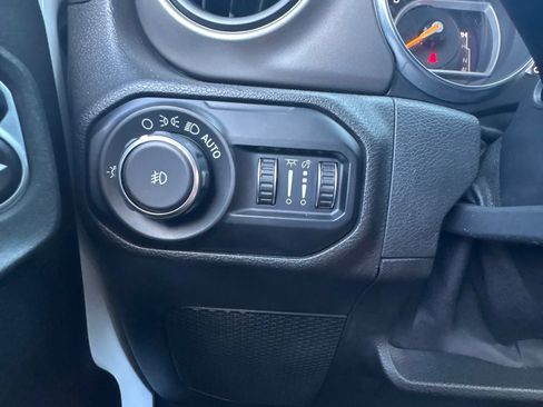 Used 2018 Jeep Wrangler Unlimited Sport S AWD/4WD image 22