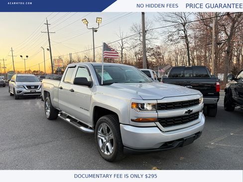 Used 2018 Chevrolet Silverado 1500 Custom image 1