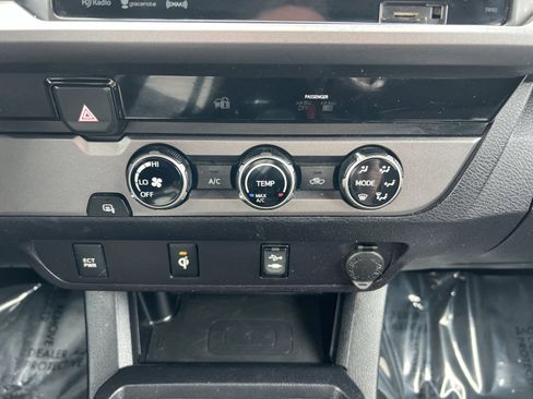 Used 2017 Toyota Tacoma TRD Off-Road w/ Tow Package image 19