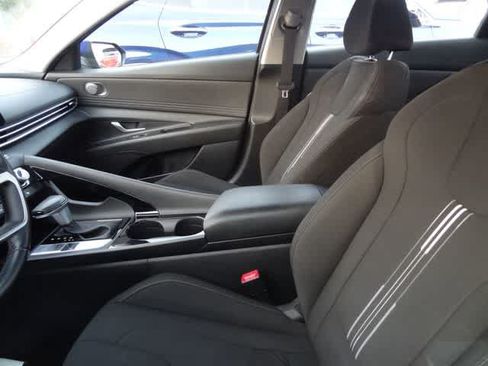 Used 2023 Hyundai Elantra SEL w/ Convenience Package FWD image 6