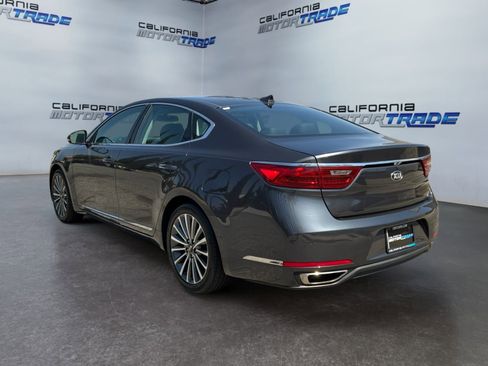Used 2017 Kia Cadenza Premium w/ Luxury Package FWD image 7