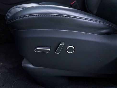 Used 2023 Tesla Model X image 18