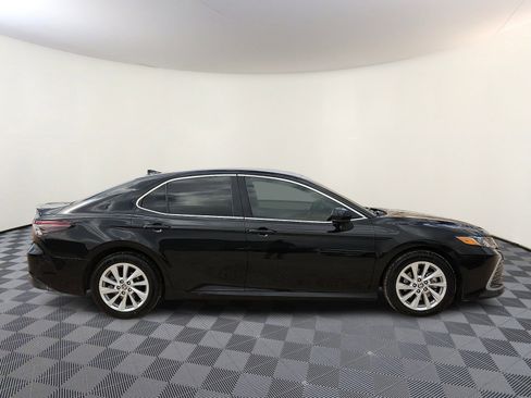 Used 2023 Toyota Camry LE image 5
