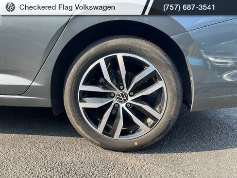 Used 2025 Volkswagen Jetta SE FWD image 7