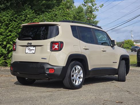 Used 2015 Jeep Renegade Latitude FWD image 7