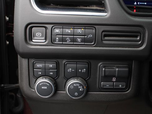 Used 2022 Chevrolet Tahoe Z71 w/ Luxury Package image 11