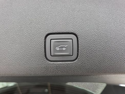Certified 2025 Cadillac XT6 Premium Luxury AWD/4WD image 33
