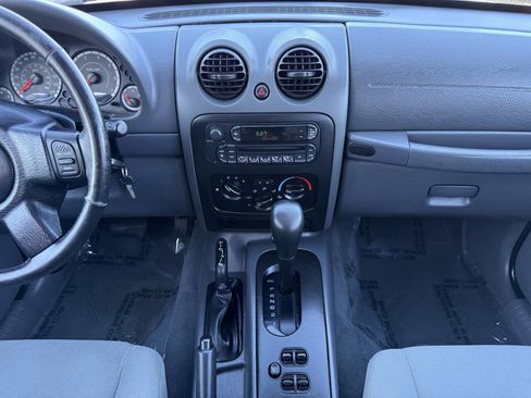 Used 2007 Jeep Liberty Sport image 18